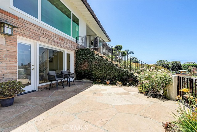 556 Via Media, Palos Verdes Estates CA: https://media.crmls.org/medias/2cd313be-1b83-4aa6-bc89-bac89b1db9af.jpg