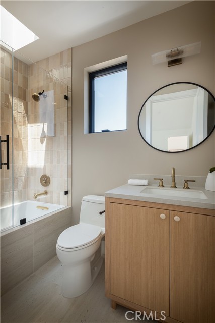 Detail Gallery Image 32 of 39 For 4936 Strohm Ave, Toluca Lake,  CA 91601 - 6 Beds | 6/1 Baths
