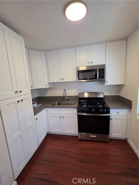 Detail Gallery Image 2 of 10 For 5863 Whitnall #4,  North Hollywood,  CA 91601 - 2 Beds | 1 Baths