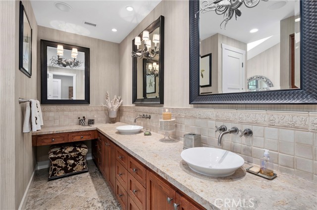 2238 Channel Road, Newport Beach CA: https://media.crmls.org/medias/2cd3d6df-af57-4682-aa48-a0f229a1423f.jpg
