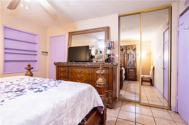 6402 Graves Avenue, Van Nuys CA: https://media.crmls.org/medias/2cd3fade-58e0-408f-93e4-7f4e7b4a8922.jpg