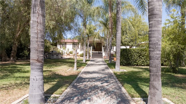 21510 Floral Avenue, Perris CA: https://media.crmls.org/medias/2cd40ff1-3632-4276-9586-4946ab1416e9.jpg