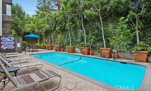 Detail Gallery Image 28 of 32 For 1277 S Beverly Glen Bld #303,  Los Angeles,  CA 90024 - 2 Beds | 2/1 Baths