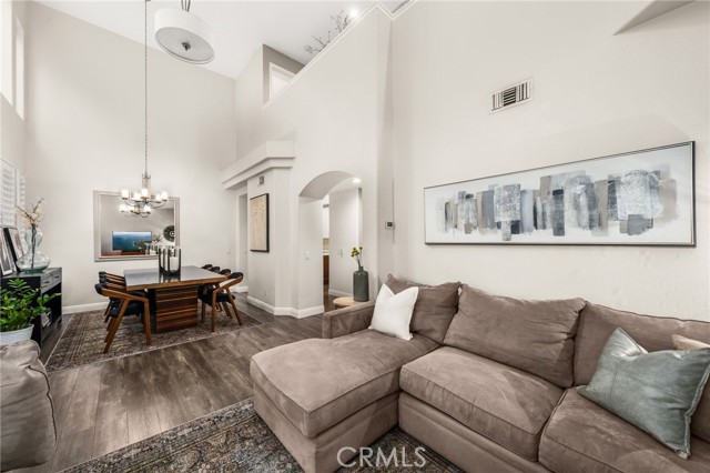 Detail Gallery Image 5 of 38 For 2130 Almeria St #101,  Corona,  CA 92879 - 3 Beds | 2/1 Baths