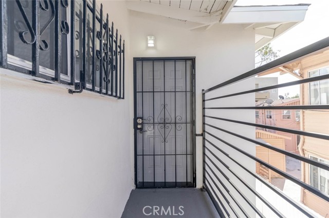 Detail Gallery Image 4 of 22 For 1116 S Berendo St #6,  Los Angeles,  CA 90006 - 3 Beds | 1 Baths