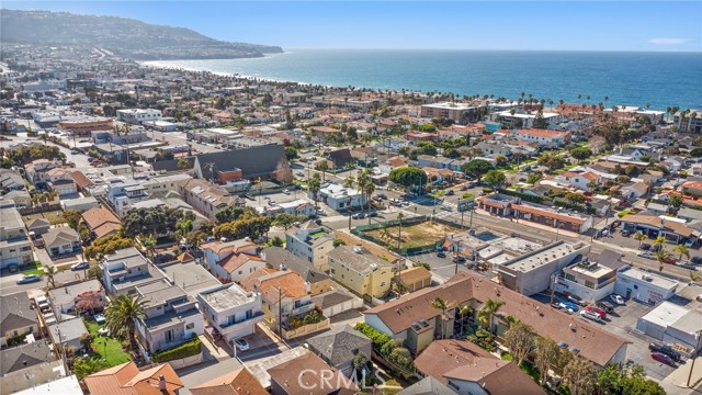Walking distance to Beach and Riviera Village