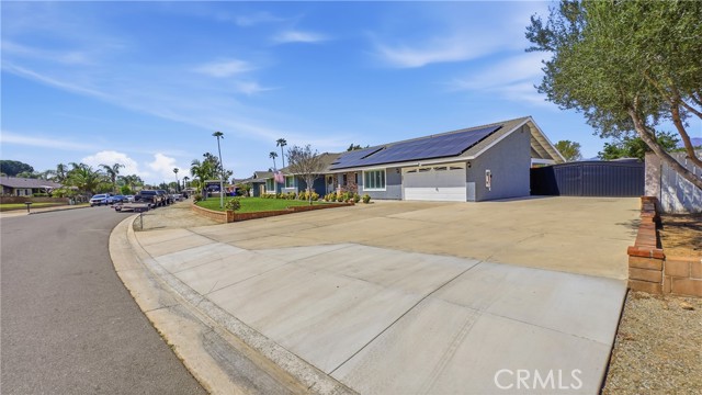 Detail Gallery Image 2 of 32 For 11179 Pala, Jurupa Valley,  CA 91752 - 5 Beds | 4 Baths