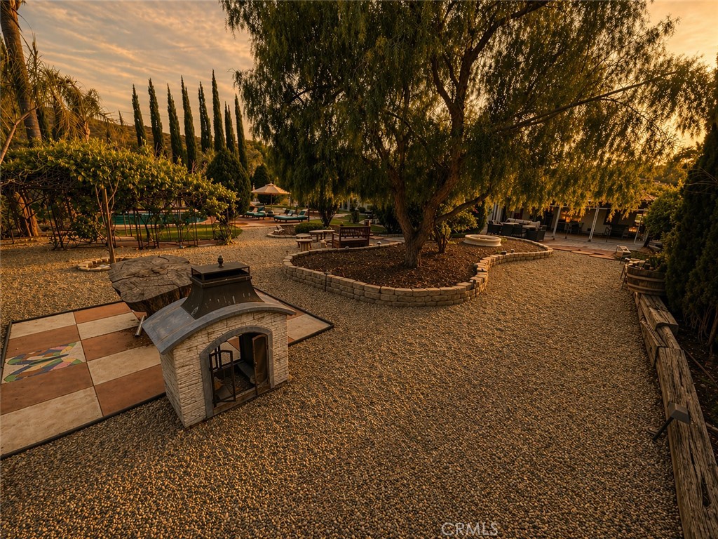 https://media.crmls.org/medias/2cd72f3f-9ea1-4c6a-b2ef-a4a2e119aecd.jpg?preset=X-Large