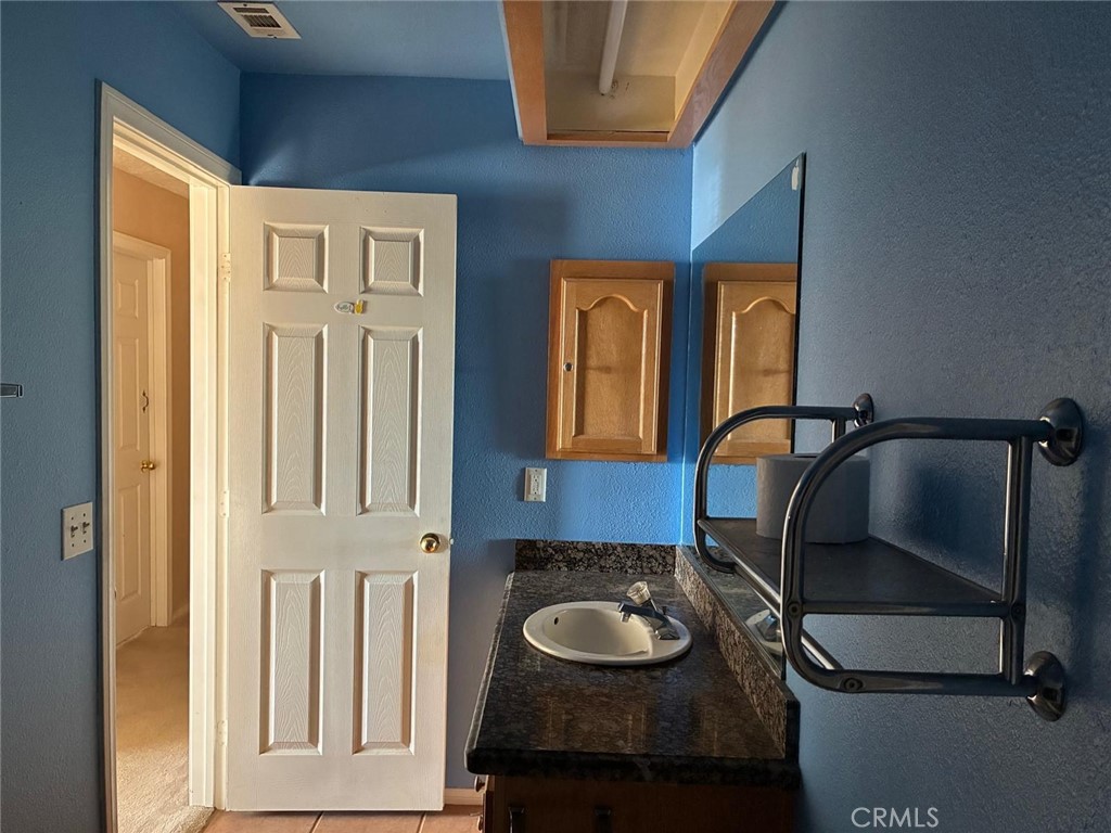 https://media.crmls.org/medias/2cd7914a-9eb0-40a5-ab9a-5d565625a00c.jpg?preset=X-Large