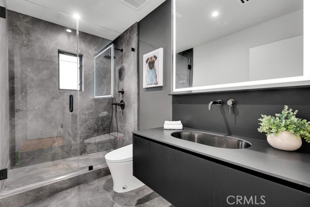 Detail Gallery Image 12 of 40 For 4015 Clarinda Dr, Tarzana,  CA 91356 - 5 Beds | 4 Baths