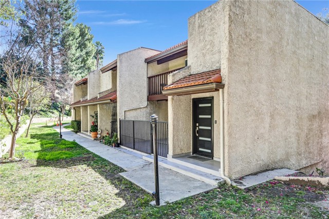 Detail Gallery Image 2 of 37 For 8038 via Pompeii, Burbank,  CA 91504 - 3 Beds | 3 Baths