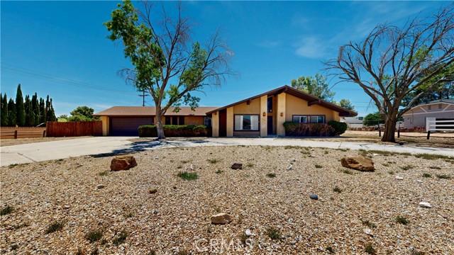 Detail Gallery Image 8 of 66 For 20061 Seneca Rd, Apple Valley,  CA 92307 - 3 Beds | 2 Baths