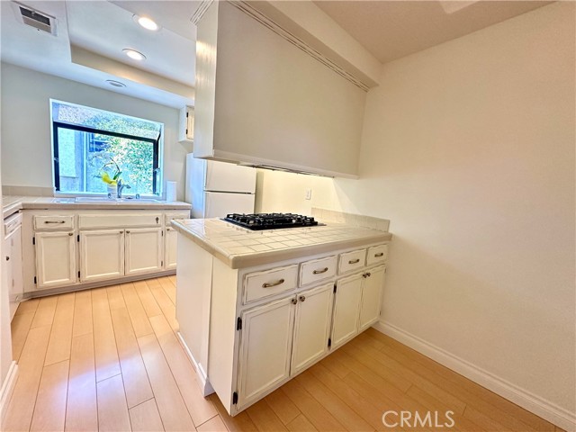 Detail Gallery Image 10 of 35 For 5736 Skyview Way #F,  Agoura Hills,  CA 91301 - 1 Beds | 1 Baths