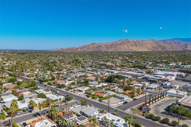 595 S Calle Santa Rosa, Palm Springs CA: https://media.crmls.org/medias/2cdc11f4-357f-4f66-bd95-0345c1b2c410.jpg
