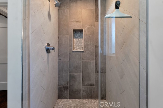 Image 46 of 69 For 15460 La Maida Street
