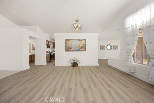 Detail Gallery Image 5 of 27 For 4906 Shadow Stone Dr, Bakersfield,  CA 93313 - 4 Beds | 2 Baths