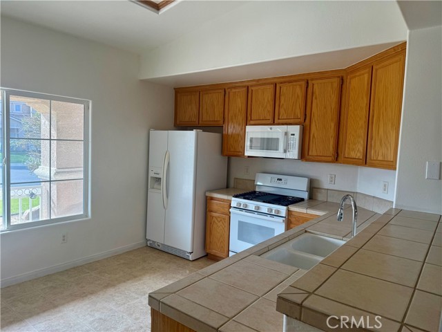 Detail Gallery Image 2 of 19 For 10918 Thunder Falls Ave, Bakersfield,  CA 93312 - 3 Beds | 2 Baths