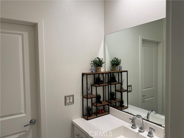 526 W Tribella Court, Santa Ana CA: https://media.crmls.org/medias/2cdd7b1d-79d1-408d-840b-567c8b79de90.jpg