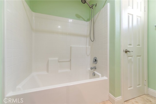 7271 Enclave Drive, Eastvale CA: https://media.crmls.org/medias/2cddbf9e-c1d4-4b4d-80e8-8749b26a7bfc.jpg