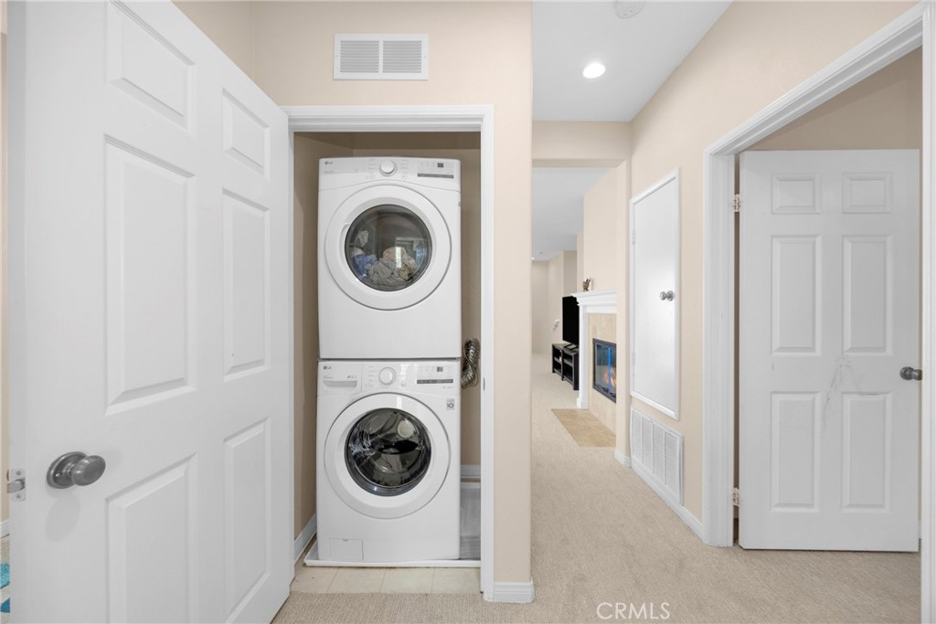 https://media.crmls.org/medias/2cddc9de-a081-44d2-9a66-d45d824375f6.jpg?preset=X-Large