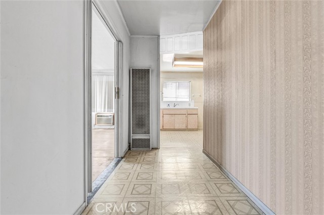 939 White Knoll Drive, Los Angeles CA: https://media.crmls.org/medias/2cdea98a-0b94-4f7d-8911-76c3c6ddf26b.jpg