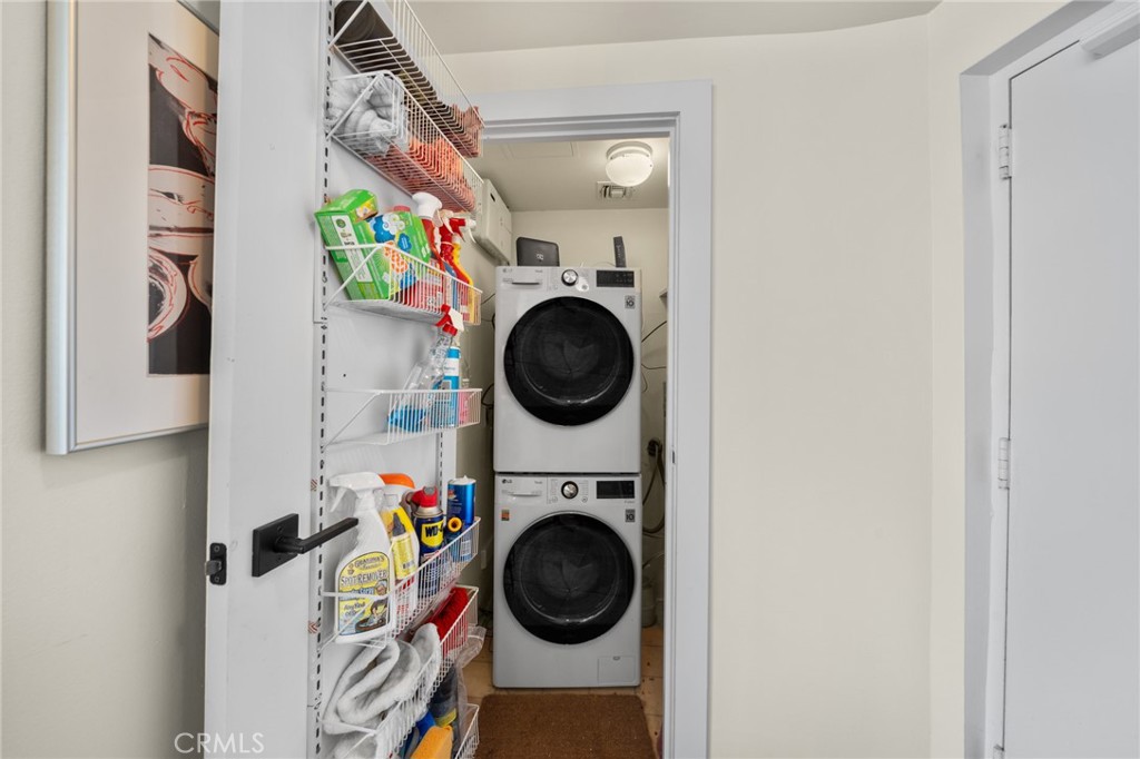 https://media.crmls.org/medias/2cdebb4c-3522-4f75-97e8-8150a5144911.jpg?preset=X-Large