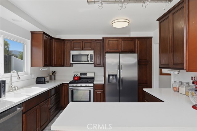 Detail Gallery Image 7 of 43 For 2097 Santa Barbara, Corona,  CA 92882 - 4 Beds | 2 Baths