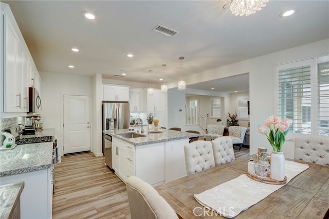 Detail Gallery Image 18 of 62 For 6107 El Prado Ave, Corona,  CA 92880 - 4 Beds | 2/1 Baths