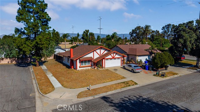 Detail Gallery Image 10 of 16 For 18080 Citron Ave, Fontana,  CA 92335 - 4 Beds | 2 Baths