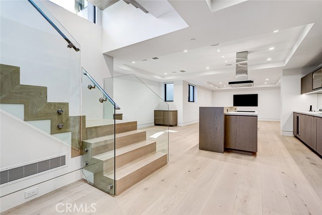 Detail Gallery Image 28 of 47 For 2016 Ocean, Manhattan Beach,  CA 90266 - 5 Beds | 5/2 Baths