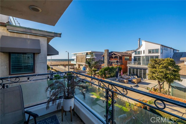 Detail Gallery Image 16 of 40 For 32 8th St, Hermosa Beach,  CA 90254 - 3 Beds | 3/1 Baths