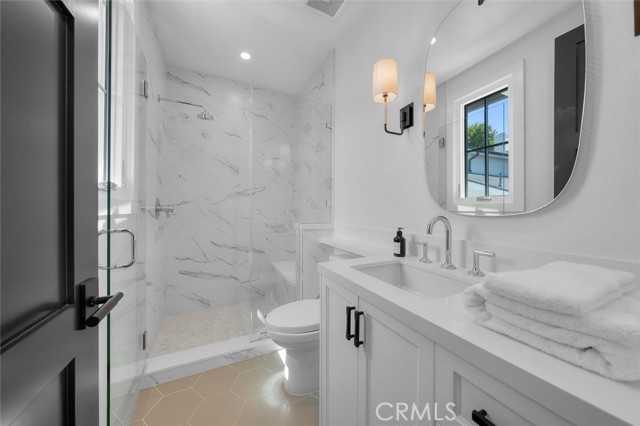 Detail Gallery Image 49 of 75 For 676 18th St, Manhattan Beach,  CA 90266 - 6 Beds | 6/2 Baths