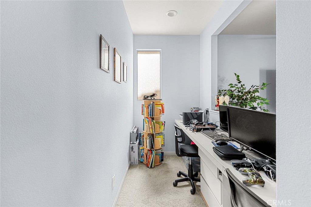 https://media.crmls.org/medias/2ce0364f-655b-46d1-a5a0-d568688189d6.jpg?preset=X-Large