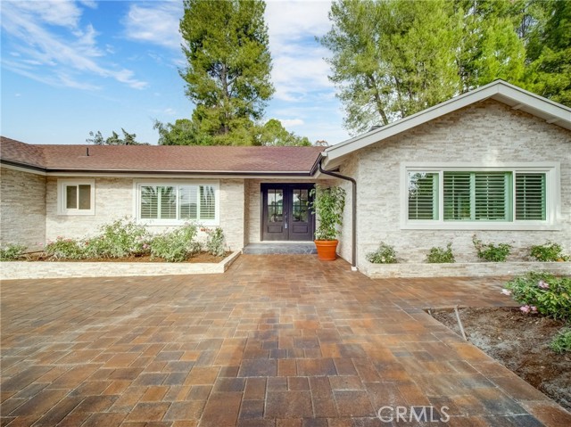 Detail Gallery Image 2 of 67 For 4732 Del Moreno Dr, Woodland Hills,  CA 91364 - 4 Beds | 3 Baths