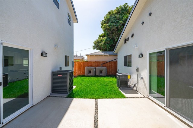 939 E 97th Street, Los Angeles CA: https://media.crmls.org/medias/2ce18906-5111-4455-96d5-23fd7cfca02e.jpg