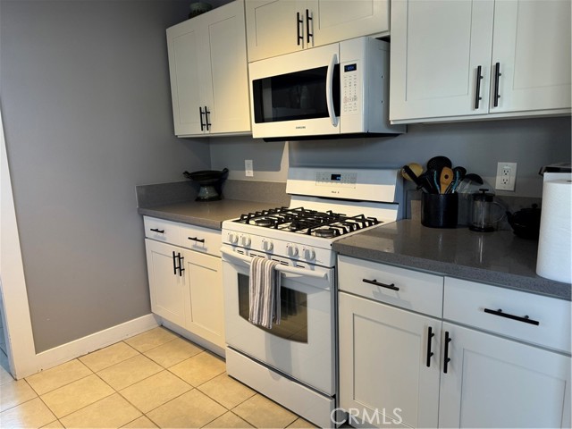 Detail Gallery Image 9 of 60 For 715 S Flower St, Santa Ana,  CA 92703 - 2 Beds | 1 Baths