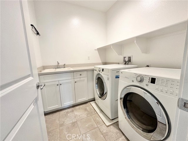 Detail Gallery Image 11 of 28 For 403 Aura Dr, Costa Mesa,  CA 92626 - 4 Beds | 3 Baths