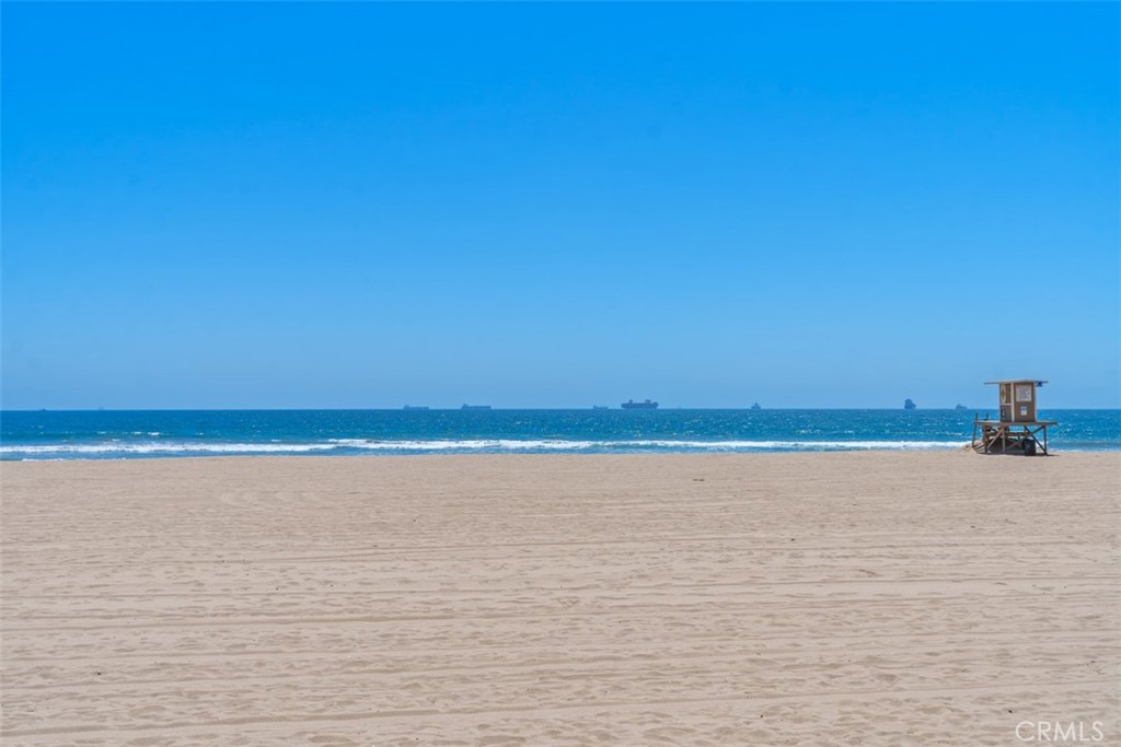 https://media.crmls.org/medias/2ce287a2-7cea-4e8d-84c3-08ed96c9cefa.jpg?preset=X-Large