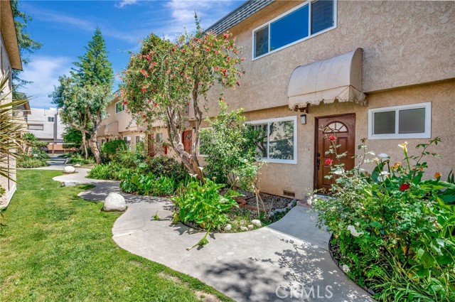 Detail Gallery Image 1 of 38 For 17053 Roscoe Bld #3,  Northridge,  CA 91325 - 2 Beds | 2 Baths