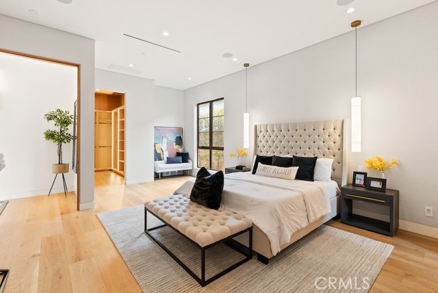 5727 Cahill Avenue, Tarzana CA: https://media.crmls.org/medias/2ce335a8-b315-4f80-a055-fb666391d2bd.jpg