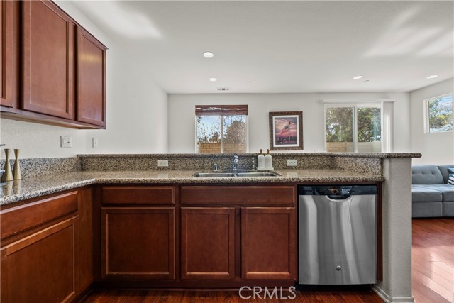 Detail Gallery Image 10 of 36 For 9703 Pine Orchard St, Arleta,  CA 91331 - 4 Beds | 3 Baths