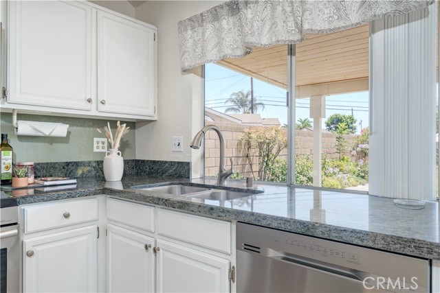 Detail Gallery Image 14 of 42 For 13052 Laramore Ln, Garden Grove,  CA 92843 - 4 Beds | 2 Baths