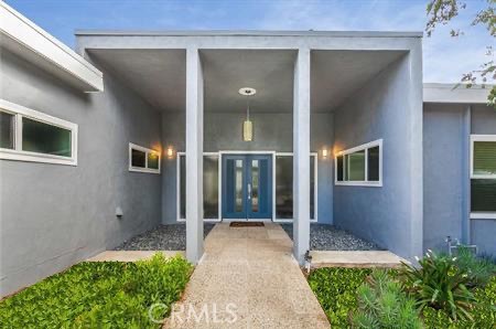 6236 Capistrano Avenue, Woodland Hills CA: https://media.crmls.org/medias/2ce4614d-262b-47a1-9619-82f73e0103dd.jpg