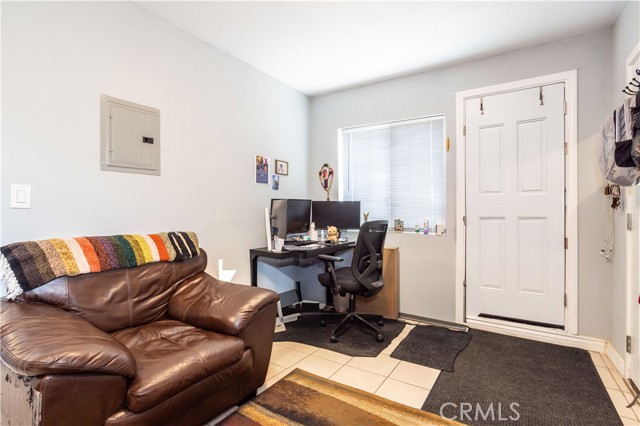 6402 Graves Avenue, Van Nuys CA: https://media.crmls.org/medias/2ce465db-3a2f-40d1-8e62-0addbd2bb6df.jpg