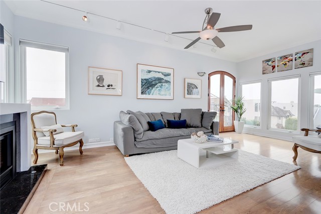 469 27th Street, Manhattan Beach, California 90266, 3 Bedrooms Bedrooms, ,3 BathroomsBathrooms,Residential,Sold,27th,SB22088434