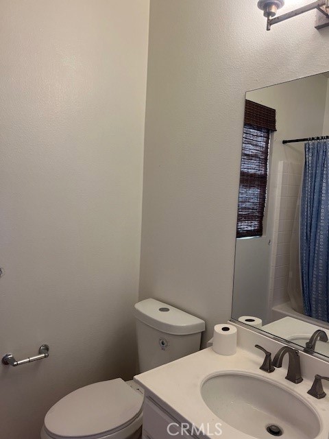 Detail Gallery Image 3 of 10 For 10040 Meritage Ct, Sun Valley,  CA 91352 - 4 Beds | 3 Baths