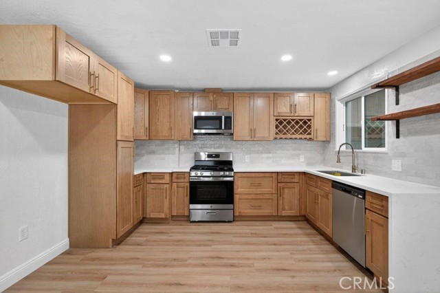 Detail Gallery Image 18 of 49 For 4392 Elm, Long Beach,  CA 90807 - 4 Beds | 2 Baths