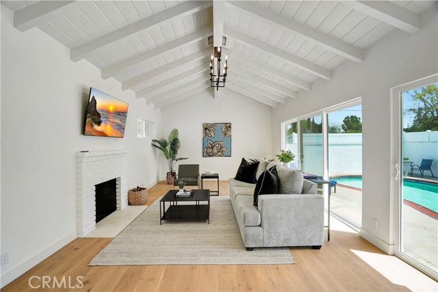 Detail Gallery Image 12 of 30 For 6438 Lindley Ave, Reseda,  CA 91335 - 3 Beds | 2 Baths