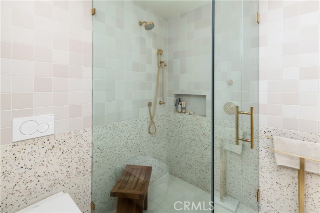 68 E F Street, Encinitas CA: https://media.crmls.org/medias/2ce60056-1690-49ae-96c2-adaedb3c702a.jpg