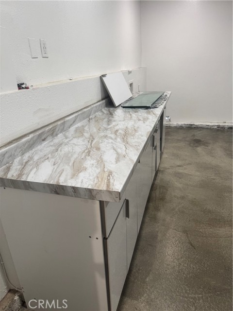 Detail Gallery Image 26 of 31 For 7127 White Oak, Reseda,  CA 91335 - 4 Beds | 3 Baths